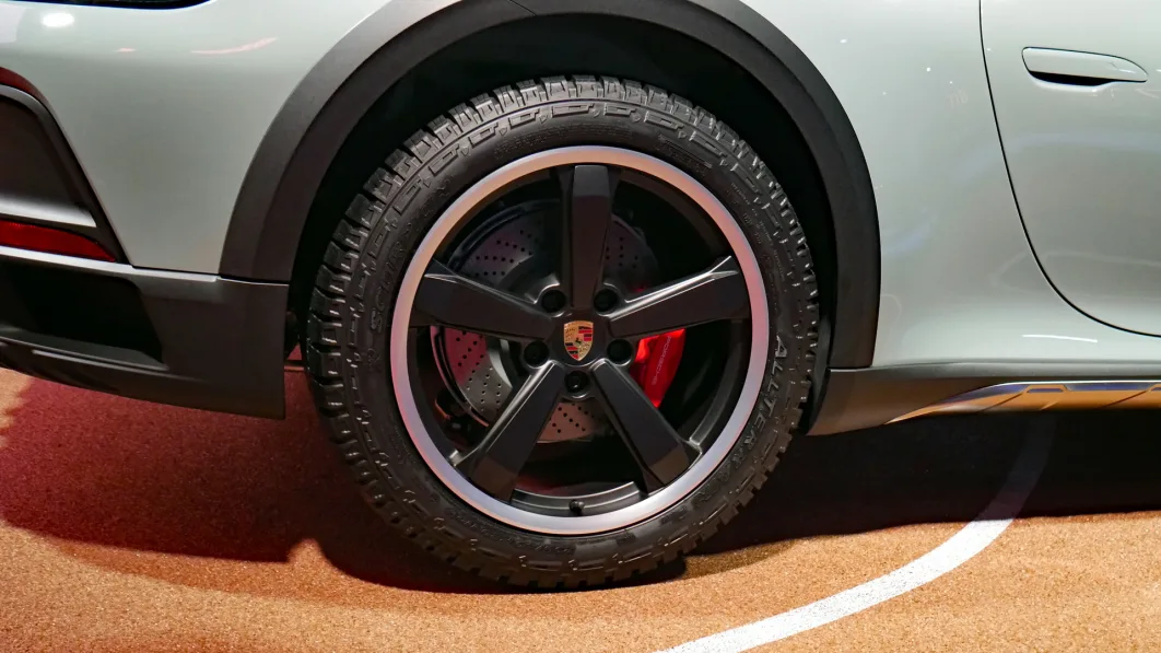 2023 Porsche 911 Dakar rear tire and lift
