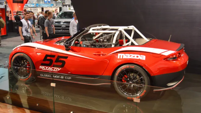 Mazda presenta el Miata Global MX-5 Cup 2016 - Autoblog