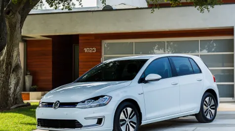 <h6><u>2017 Volkswagen e-Golf</u></h6>