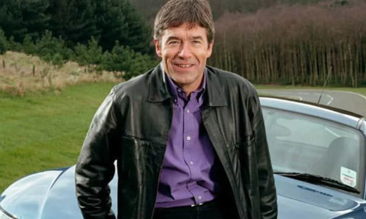 Karakter plus Hver uge Some Say He's Tiff Needell: Fifth Gear host back at Top Gear to fill in for  The Stig? - Autoblog