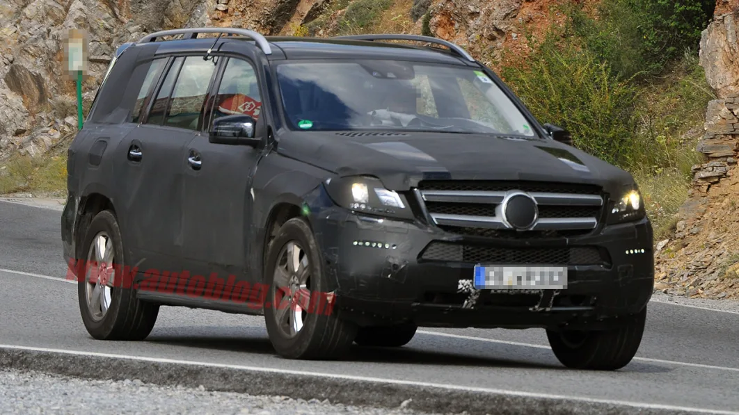 Mercedes-Benz GL: Spy Shots
