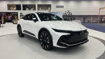 <h6><u>2023 Toyota Crown at 2022 Detroit Auto Show</u></h6>