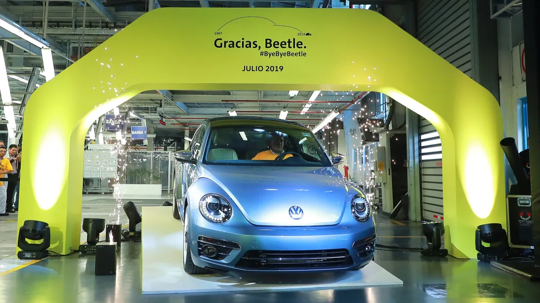 Volkswagen Ceases The Production of The Popular 'Beetle' After 21 Years