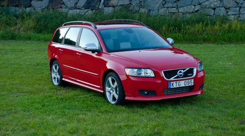 <h6><u>2011 Volvo V50</u></h6>