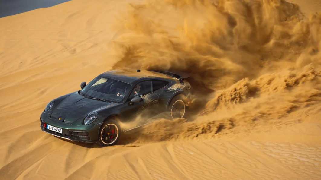 2023 Porsche 911 Dakar in Oak Green on dunes from above