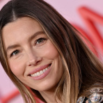 Jessica Biel was just spotted wearing these comfy, affordable Crocs alternatives