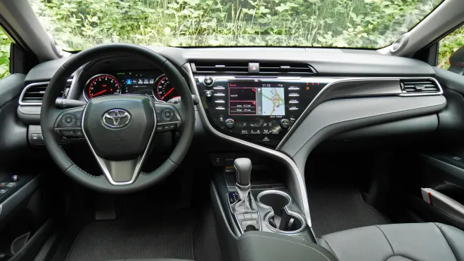 Toyota Camry 2019 bất ngờ giá từ 1029 tỷ đồng