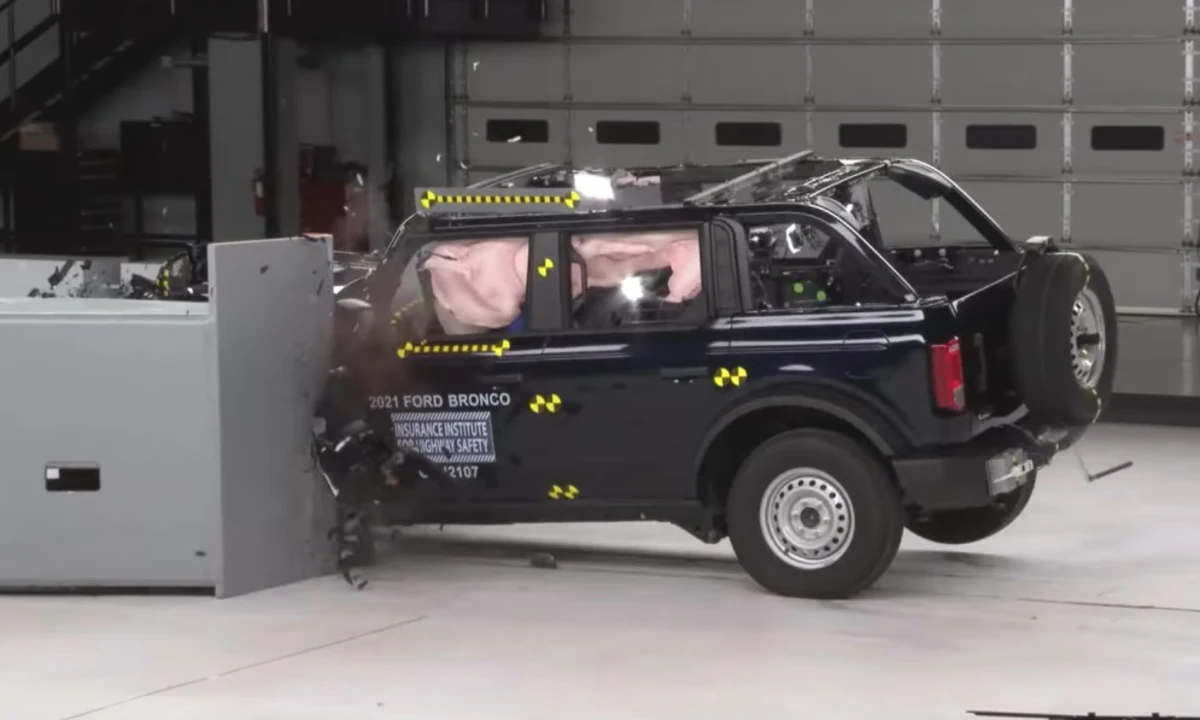 2021 Ford Bronco vs Jeep Wrangler Crash Tests | IIHS tests reveal  differences - Autoblog