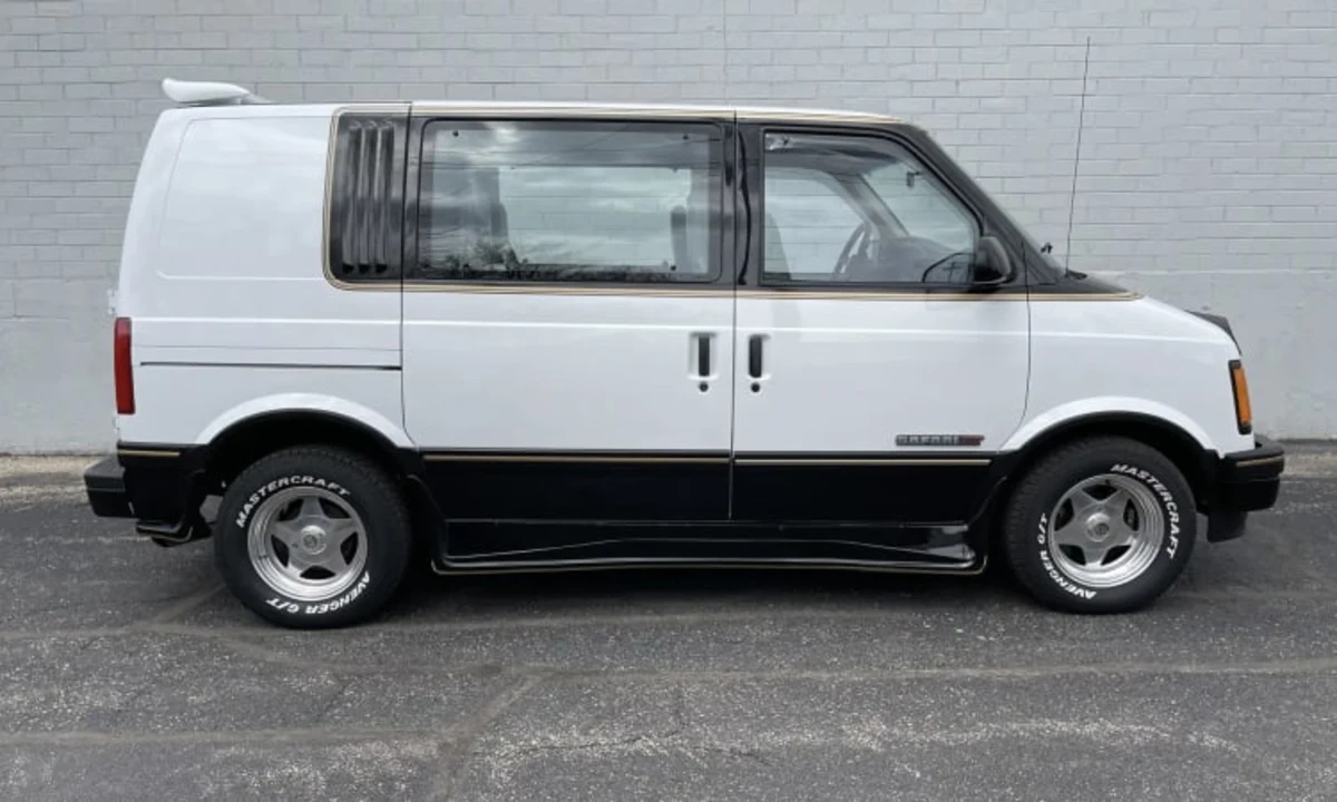 GMC Safari GT, a rad-era hauler with custom-van swagger - Autoblog