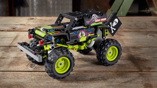forgænger buket varme Lego Technic adds Grave Digger, Max D monster trucks to its range - Autoblog