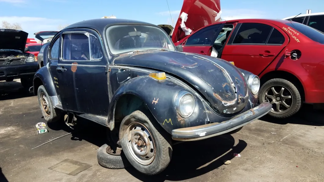 1971 Volkswagen Super Beetle in Colorado wrecking yard
