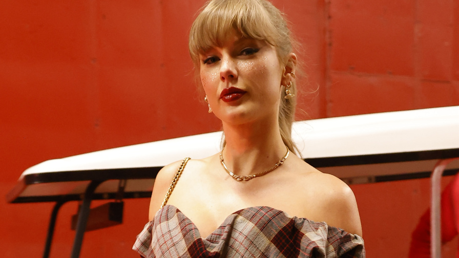 We found Taylor Swift's iconic red lipstick favorites from over the years