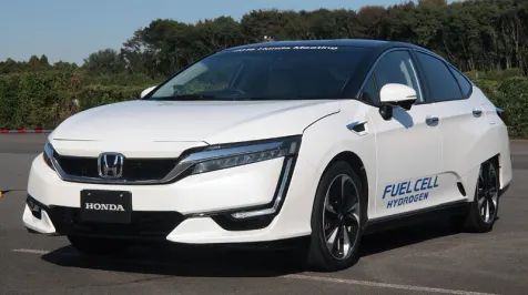 <h6><u>Honda lets us 'drive' the FCEV; PHEV with 40-mile EV range</u></h6>