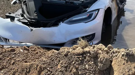 <h6><u>Tesla Model S catches fire after three weeks in a junkyard</u></h6>