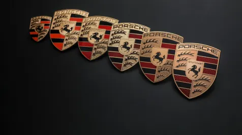 <h6><u>Porsche crest</u></h6>