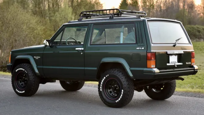  Jeep Cherokee Laredo -Velocidad a subasta en BaT
