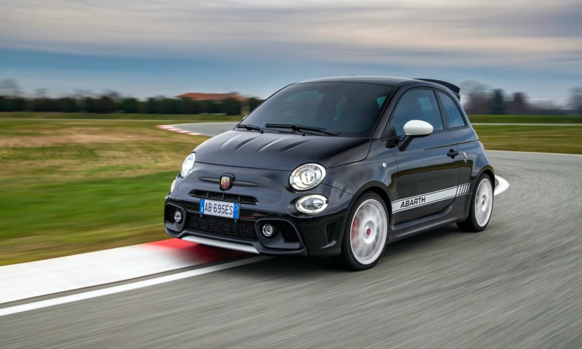 heden piramide Ontstaan Fiat 500 Abarth appears in its fastest form yet - Autoblog