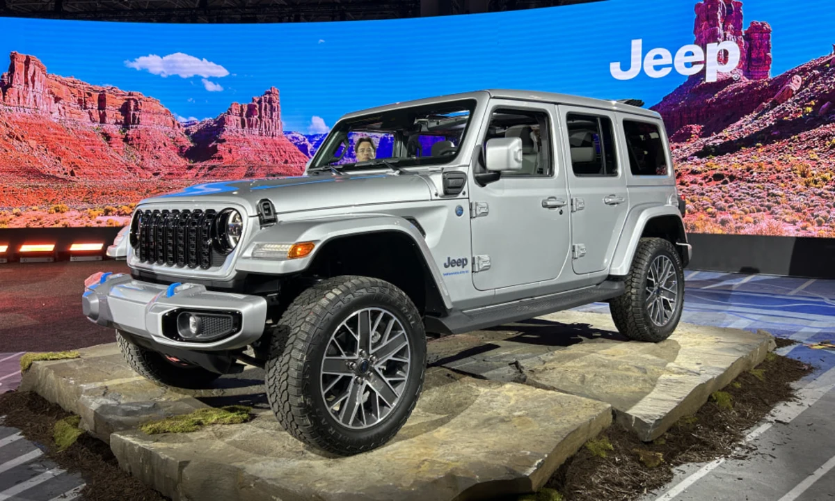 2024 Jeep Wrangler reveals more tech, refinement — and a cheaper 4xe -  Autoblog