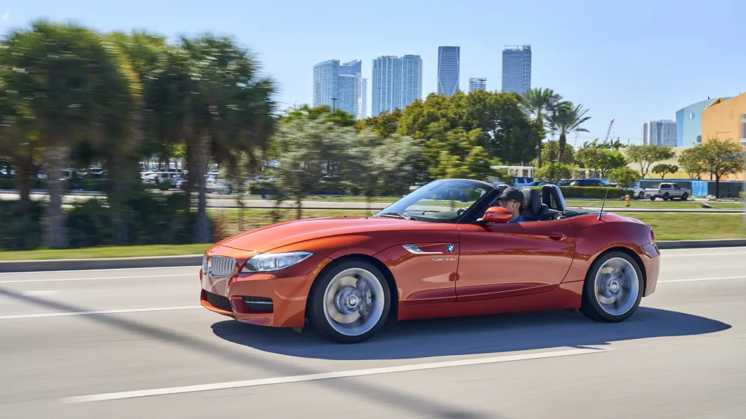 BMW Z4 sDrive35is action profile