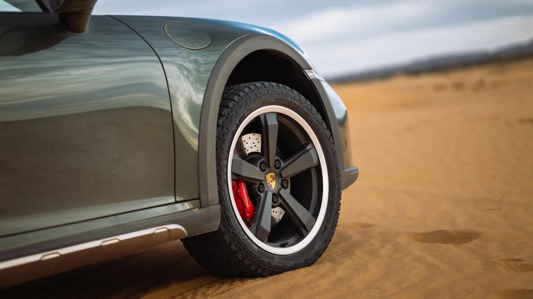 2023 Porsche 911 Dakar in Oak Green wheel and tire
