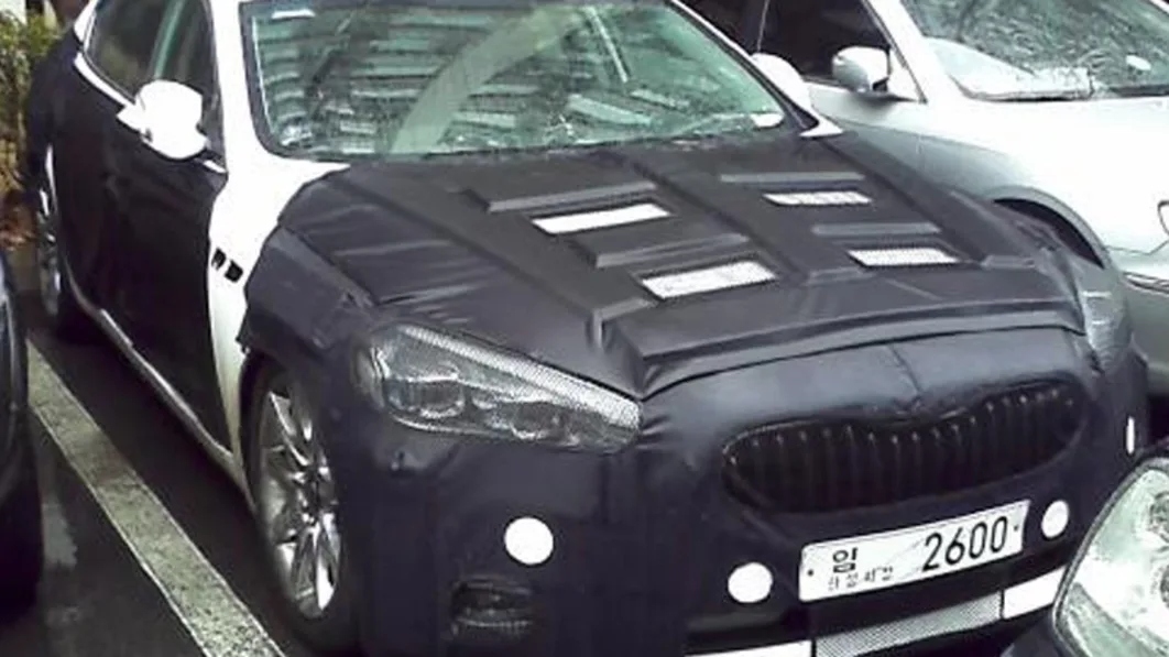 Kia K9 front disguised
