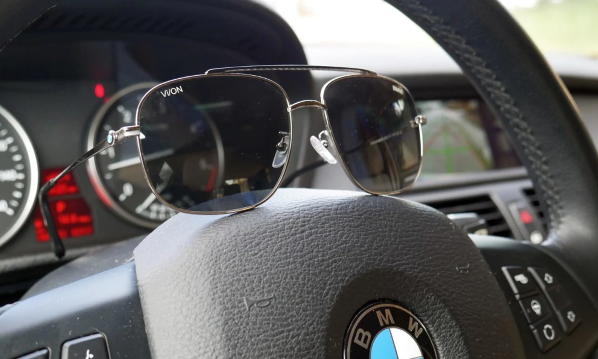 These polarized BMW sunglasses apparently don't make HUDs disappear. We'll  see about that - Autoblog