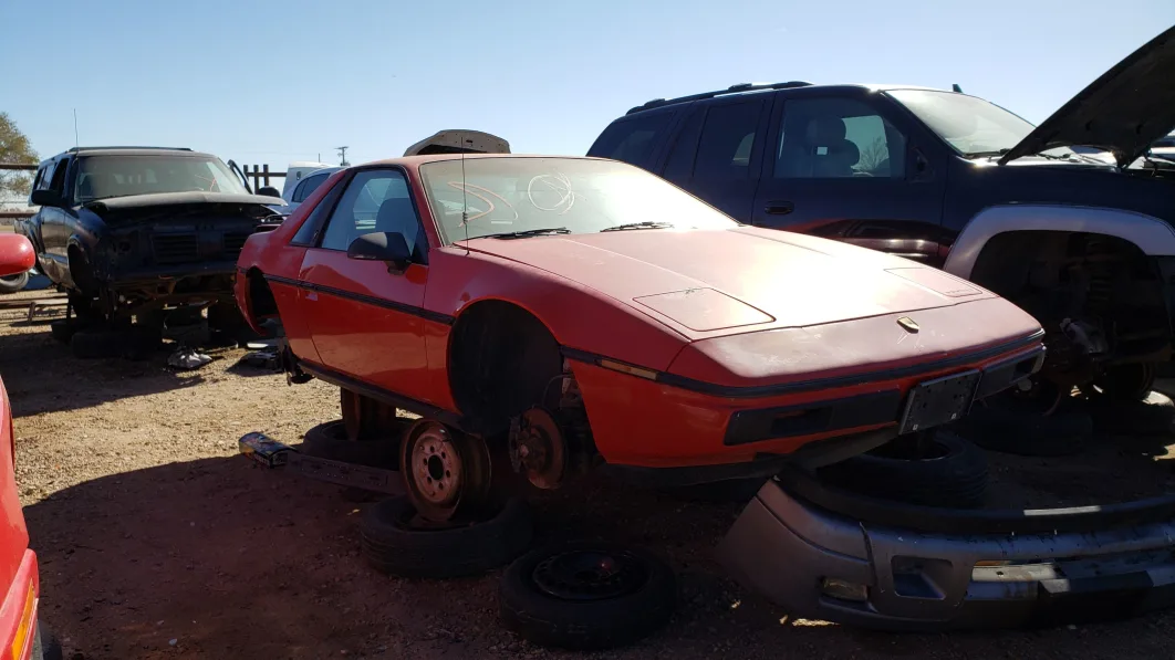 00 - 1984 Pontiac Fiero in Colorado junkyard - photo by Murilee Martin
