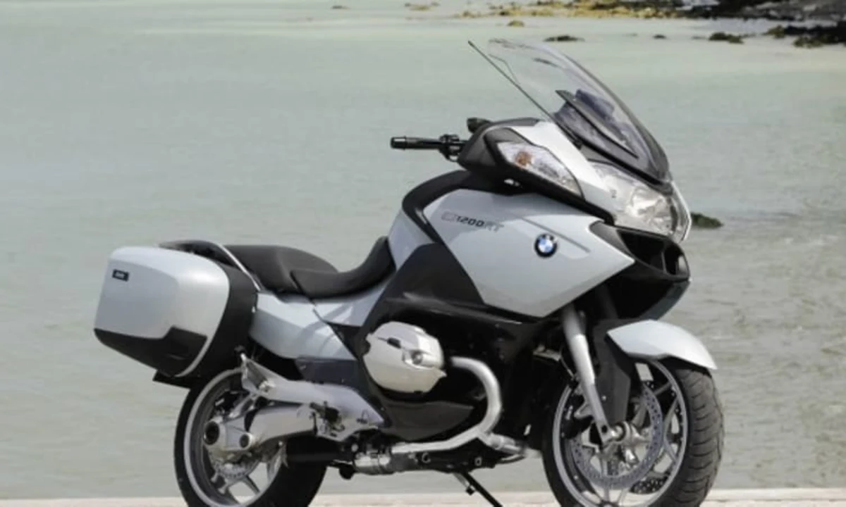 dejar ignorancia rodillo BMW updates 2010 R 1200 RT with DOHC engine, revised fairing and ESA II -  Autoblog
